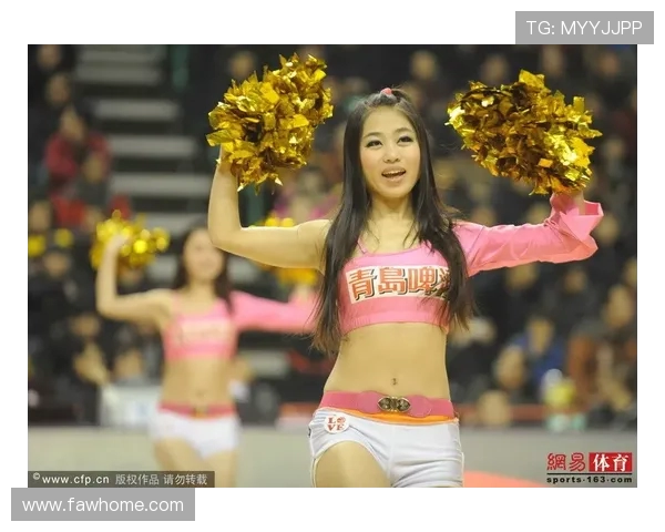 广东啦啦队赛场上新舞步展现大长腿小蛮腰点燃体育激情青春力量美感